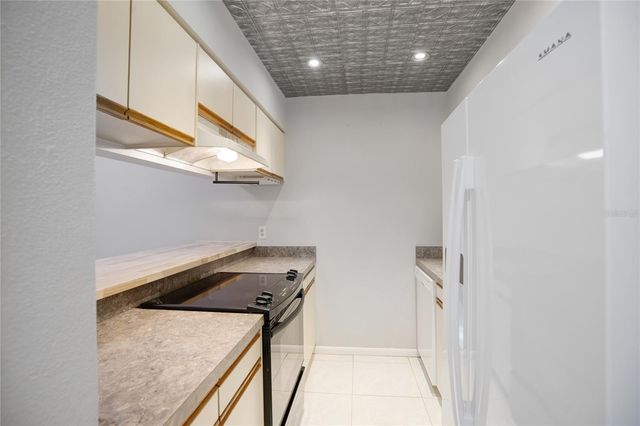 4717 WINSLOW BEACON 7, Sarasota, FL 34235