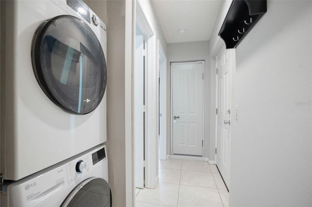 4717 WINSLOW BEACON 7, Sarasota, FL 34235