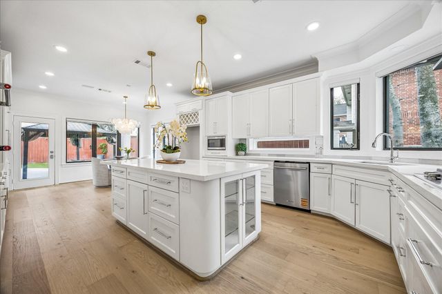 4614 Spruce Street, Bellaire, TX 77401