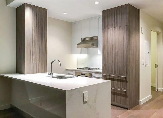 188 Brookline Ave 27H, Boston, MA 02215