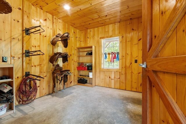 2 Marlboro Rd, Stow, MA 01775