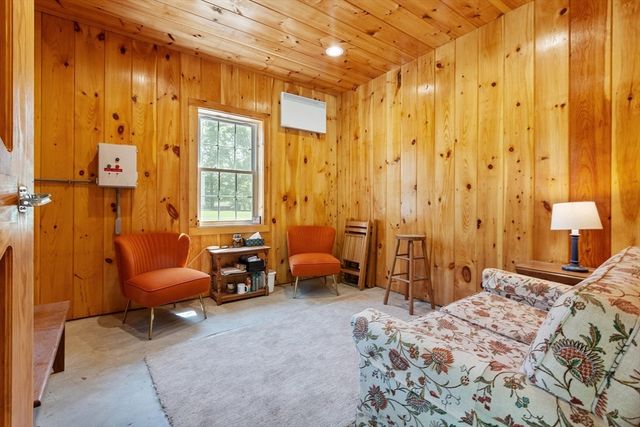 2 Marlboro Rd, Stow, MA 01775