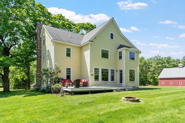 2 Marlboro Rd, Stow, MA 01775