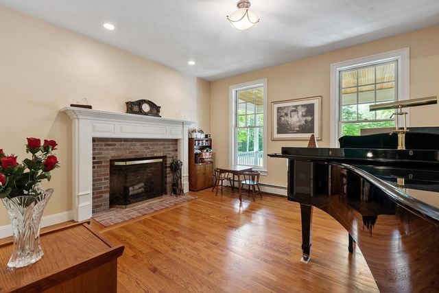 2 Marlboro Rd, Stow, MA 01775