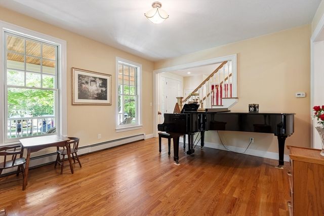 2 Marlboro Rd, Stow, MA 01775
