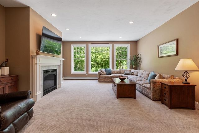 2 Marlboro Rd, Stow, MA 01775