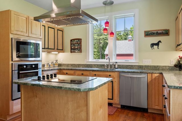 2 Marlboro Rd, Stow, MA 01775