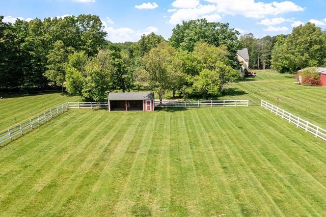 2 Marlboro Rd, Stow, MA 01775