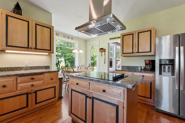 2 Marlboro Rd, Stow, MA 01775