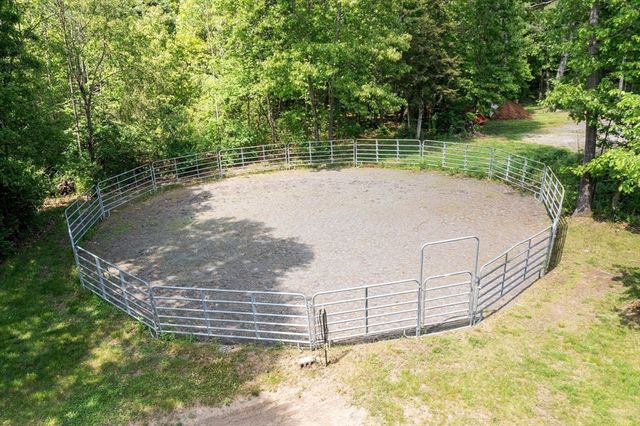 2 Marlboro Rd, Stow, MA 01775
