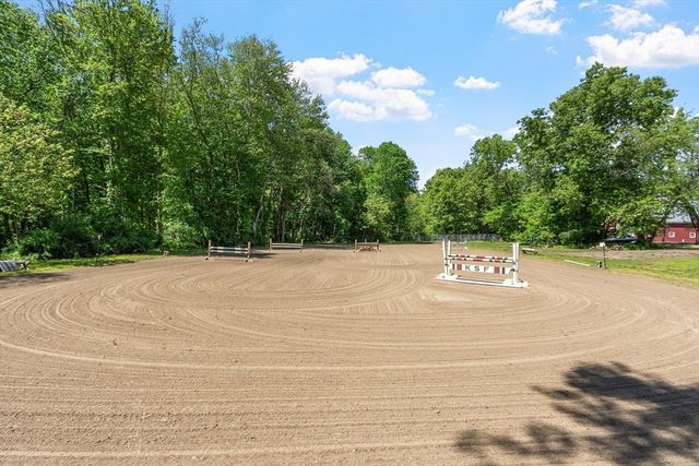 2 Marlboro Rd, Stow, MA 01775