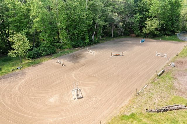 2 Marlboro Rd, Stow, MA 01775