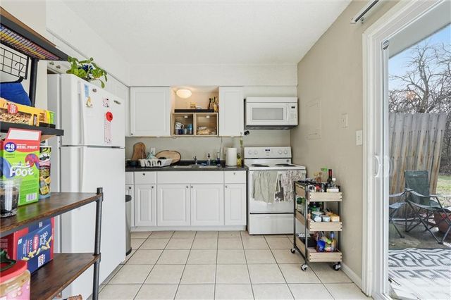 804 NE BANNER Drive, Lee's Summit, MO 64086