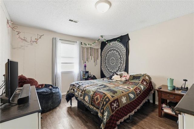 804 NE BANNER Drive, Lee's Summit, MO 64086