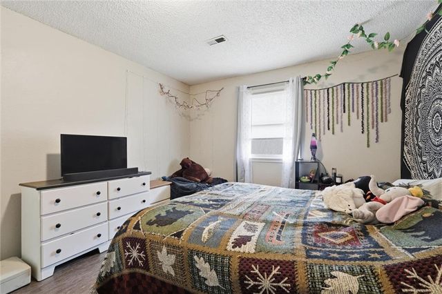 804 NE BANNER Drive, Lee's Summit, MO 64086