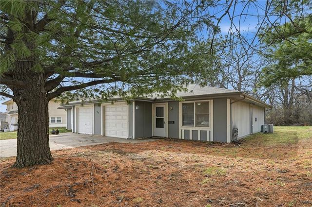 804 NE BANNER Drive, Lee's Summit, MO 64086