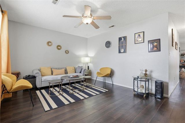 804 NE BANNER Drive, Lee's Summit, MO 64086