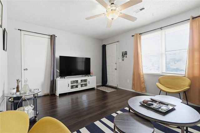 804 NE BANNER Drive, Lee's Summit, MO 64086