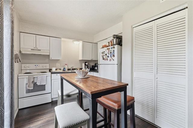 804 NE BANNER Drive, Lee's Summit, MO 64086