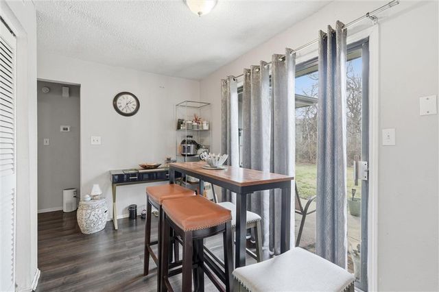 804 NE BANNER Drive, Lee's Summit, MO 64086