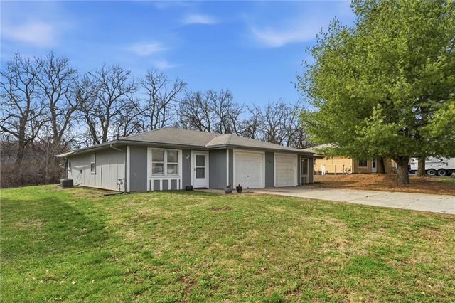 804 NE BANNER Drive, Lee's Summit, MO 64086