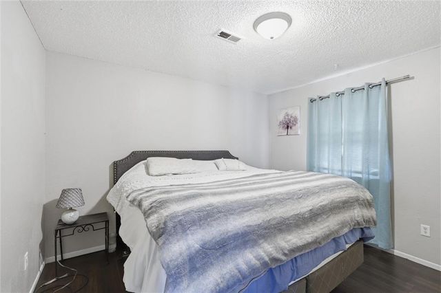 804 NE BANNER Drive, Lee's Summit, MO 64086