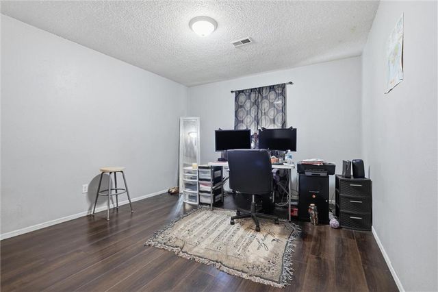 804 NE BANNER Drive, Lee's Summit, MO 64086