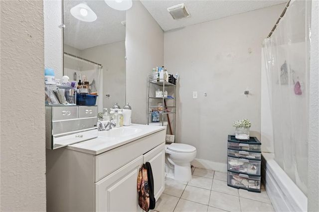 804 NE BANNER Drive, Lee's Summit, MO 64086