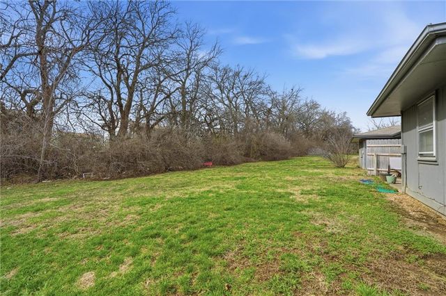 804 NE BANNER Drive, Lee's Summit, MO 64086