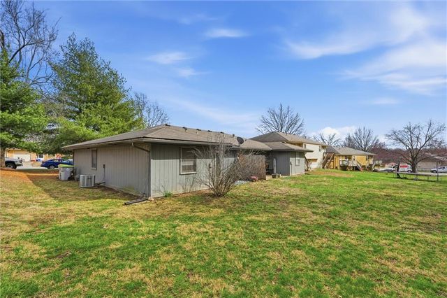 804 NE BANNER Drive, Lee's Summit, MO 64086