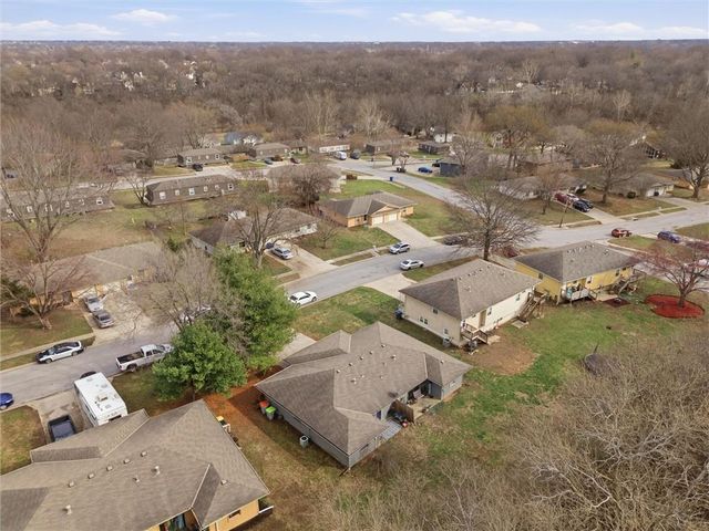 804 NE BANNER Drive, Lee's Summit, MO 64086
