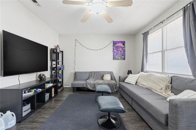 804 NE BANNER Drive, Lee's Summit, MO 64086