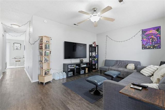 804 NE BANNER Drive, Lee's Summit, MO 64086