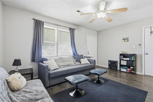 804 NE BANNER Drive, Lee's Summit, MO 64086