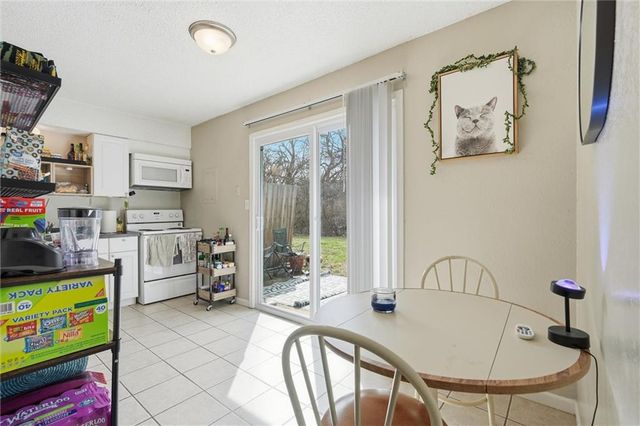 804 NE BANNER Drive, Lee's Summit, MO 64086