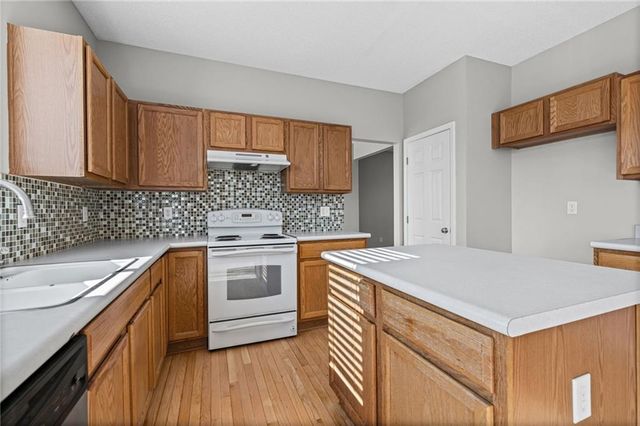 1807 W Fredrickson Drive, Olathe, KS 66061