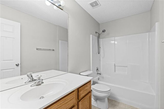 1807 W Fredrickson Drive, Olathe, KS 66061