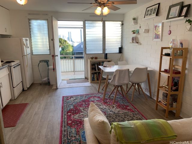 1526 Thurston Avenue 5, Honolulu, HI 96822