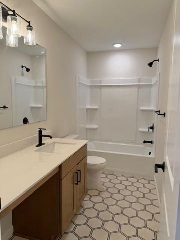 906 Woodlawn Avenue I, Saint Paul, MN 55116