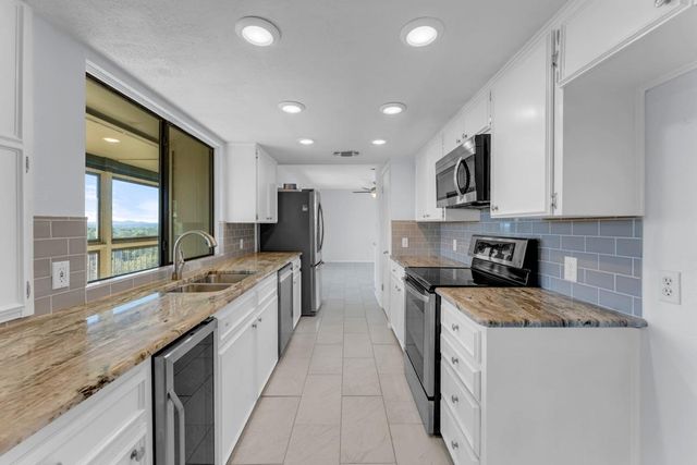 100 Semi CIR, Horseshoe Bay, TX 78657