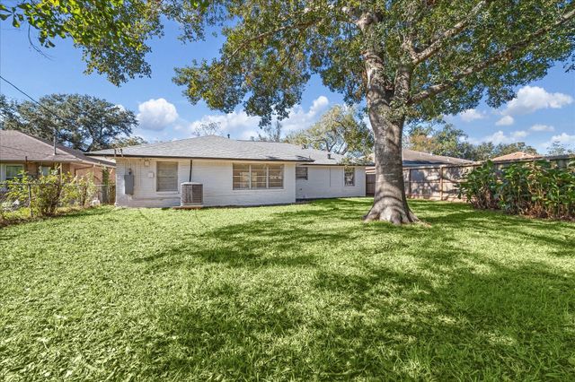 10121 Oboe Drive, Houston, TX 77025