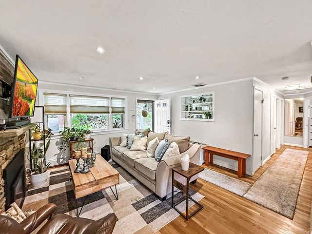 204 Hartford St, Natick, MA 01760