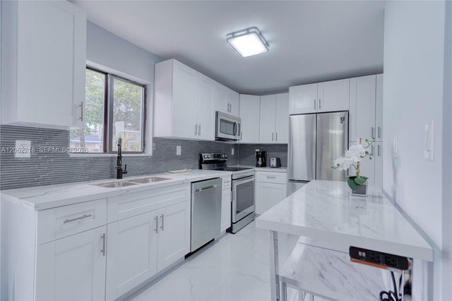 171 NW 47th St, Miami, FL 33127