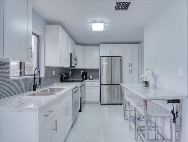 171 NW 47th St, Miami, FL 33127