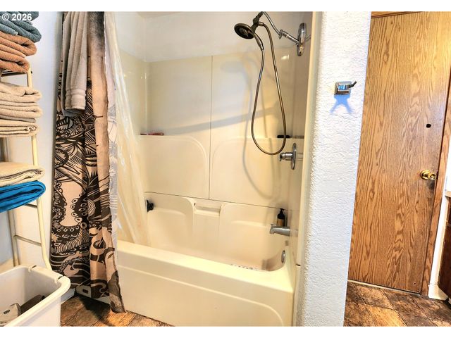 274 GEORGINNA Dr, Roseburg, OR 97471