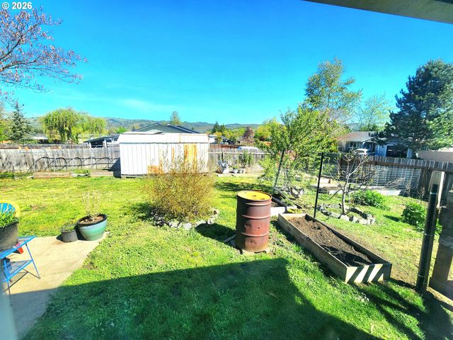 274 GEORGINNA Dr, Roseburg, OR 97471