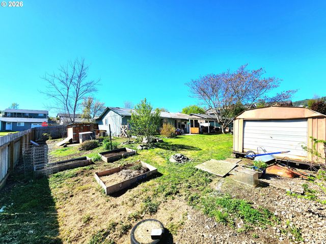 274 GEORGINNA Dr, Roseburg, OR 97471