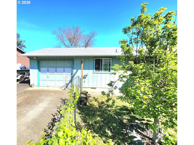 274 GEORGINNA Dr, Roseburg, OR 97471