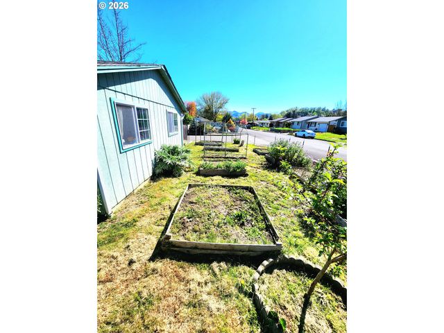 274 GEORGINNA Dr, Roseburg, OR 97471