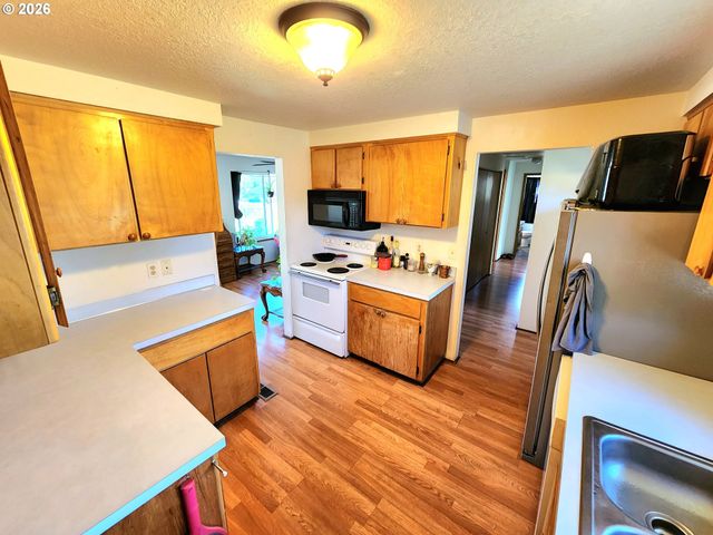 274 GEORGINNA Dr, Roseburg, OR 97471